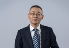 副總裁：丁成車（總法律顧問、代行財(cái)務(wù)負(fù) 責(zé)人兼董事會(huì)秘書）