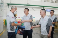 楊國(guó)明總裁帶隊(duì)高溫慰問