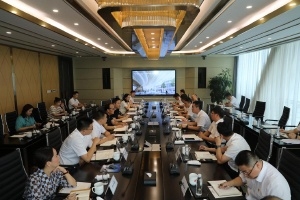 桐鄉(xiāng)政企聯(lián)動現(xiàn)場會開進振石、巨石，一如既往支持大企業(yè)穩(wěn)定發(fā)展！