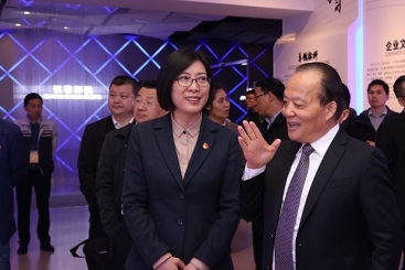 嘉興市委常委、組織部長龔和艷到巨石調(diào)研