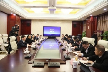 桐鄉(xiāng)市委書記于會(huì)游來巨石助力企業(yè)開門紅