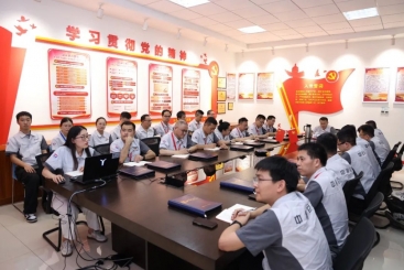 中國巨石黨委書記楊國明聯(lián)系基層黨組織開展專題黨課